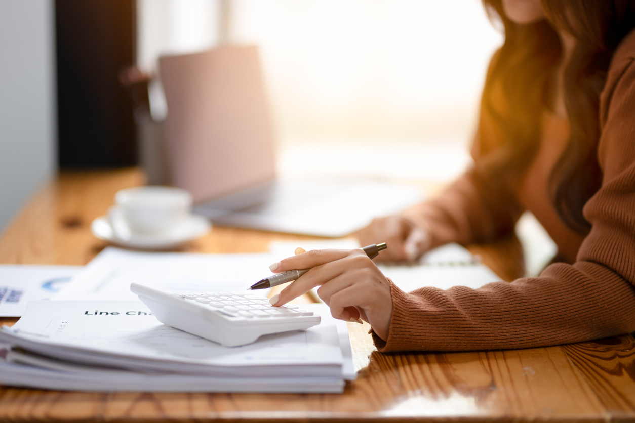 Focus, woman, using, calculator, documents,