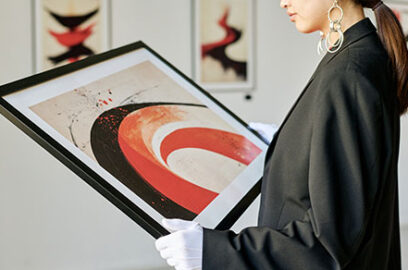 Artwork, painting, gallery,women,holding, painting