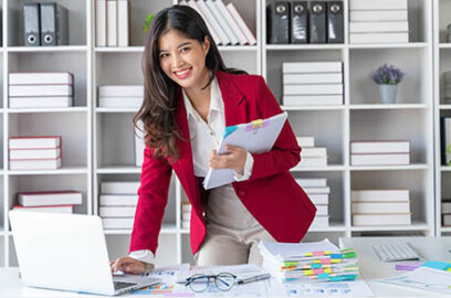 Businesswoman,In,Formal,Suit,Work,In,Workplace.
