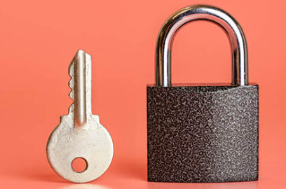 Key,And,Closed,Padlock,Security,Hacking,Concept.,Choosing,The,Best, security,system